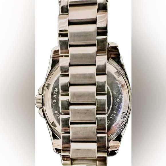 Michael Kors Women's MK5612 Blair Analog Display Analog Quartz Silver Watch - Picture 12 of 16